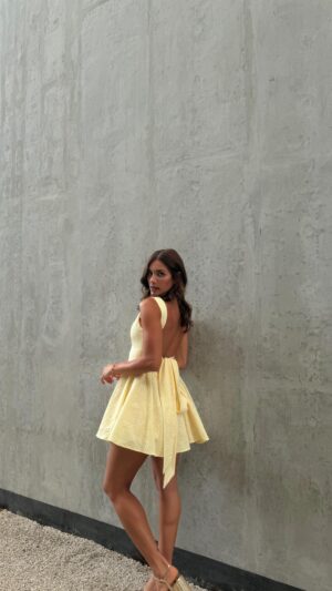 Korina Rivadeneira Instagram - Dicen que el amarillo es el color de la felicidad… ¿Se nota?🍋✨🌼 💛💫
@cocojolieperu