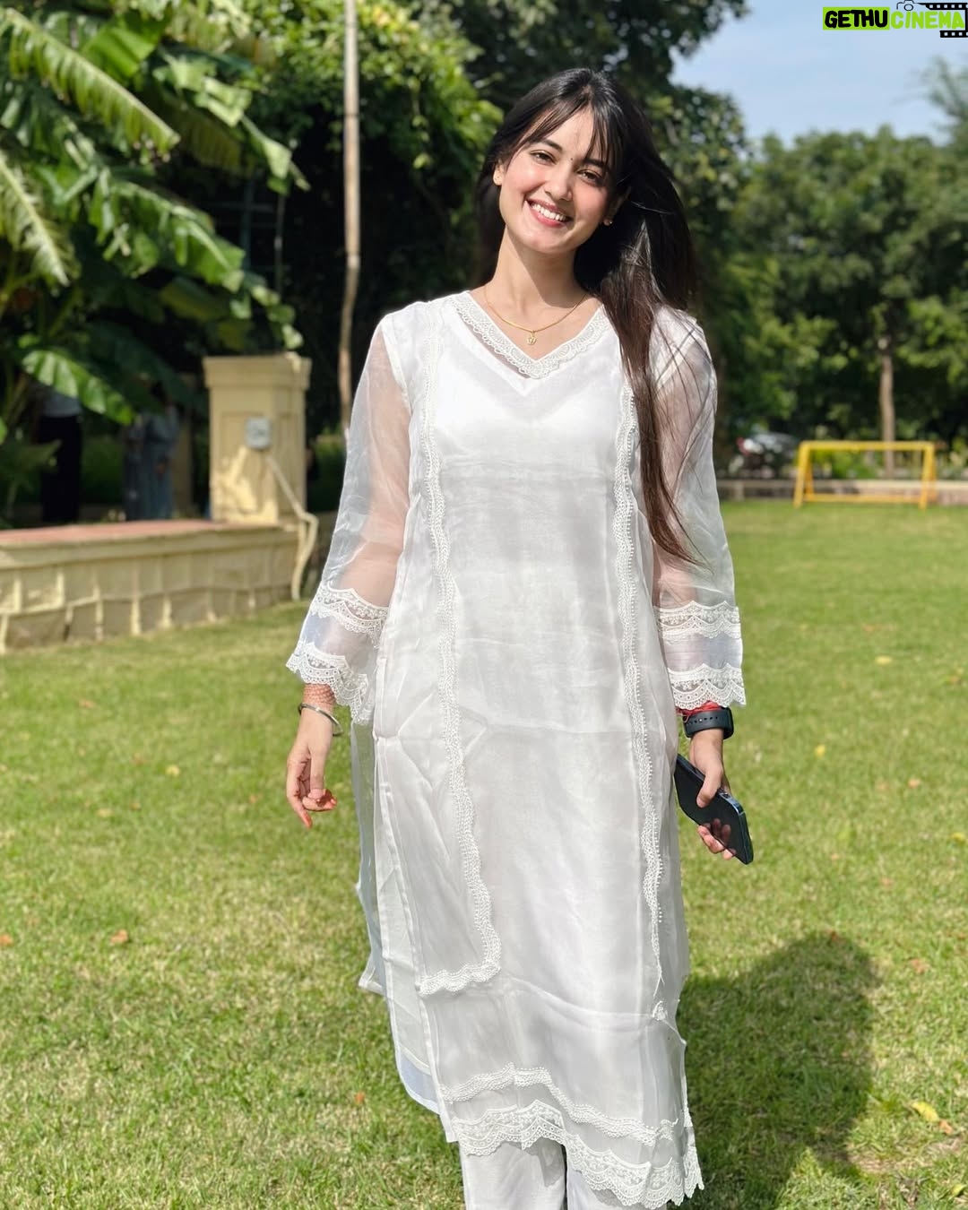 Krati Saini - 171.8K Likes - A symphony of white.🤍✨
.
.
Wearing: @aachho