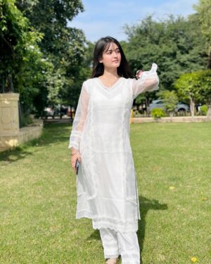 Krati Saini Instagram - A symphony of white.🤍✨
.
.
Wearing: @aachho