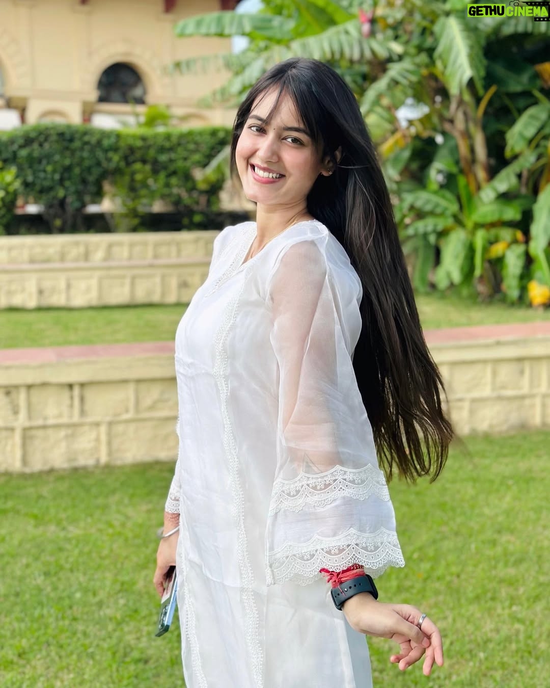 Krati Saini - 171.8K Likes - A symphony of white.🤍✨
.
.
Wearing: @aachho