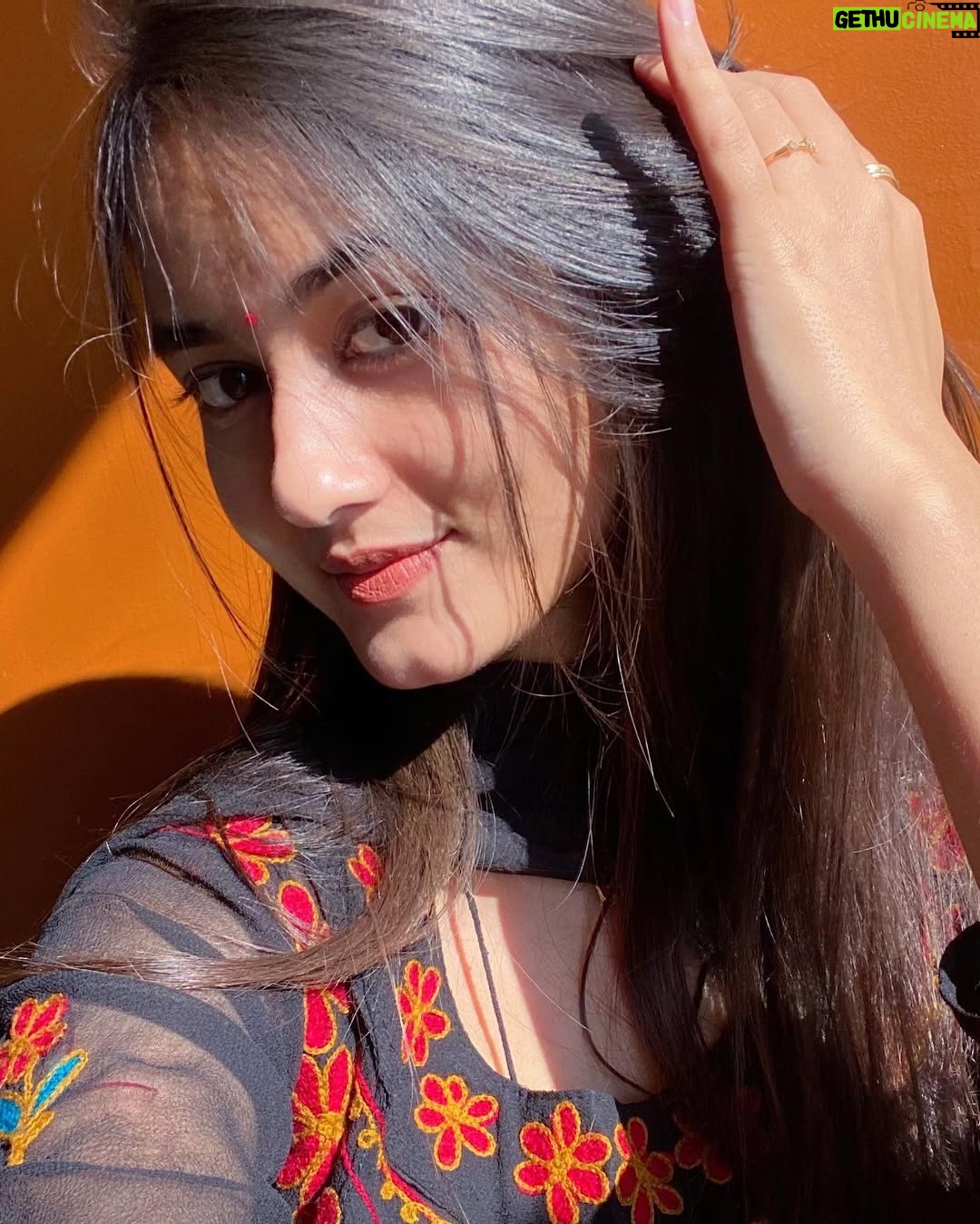 Krati Saini - 150.3K Likes - रस्ता भी तू, मंज़िल भी तू🤍
.
.
.
.
#swipeleft #nofilter #sunkissed #ethnic #kratisaini