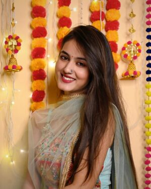 Krati Saini Instagram - Post throwback pictures when you got nothing to post!🫠🧚🏻♀️
.
.
.
.
#swipeleft #throwback #diwali2021