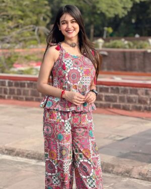 Krati Saini Instagram - मेरे लिये तू बरकत का ताबीज़ है💕