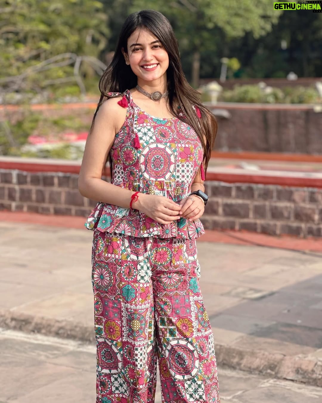 Krati Saini - 296.1K Likes - मेरे लिये तू बरकत का ताबीज़ है💕