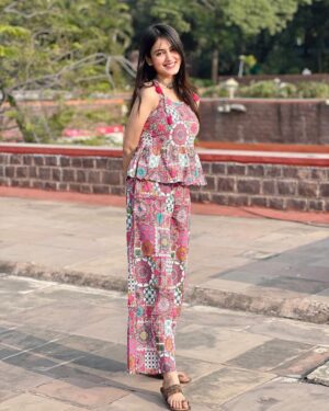 Krati Saini Instagram - मेरे लिये तू बरकत का ताबीज़ है💕