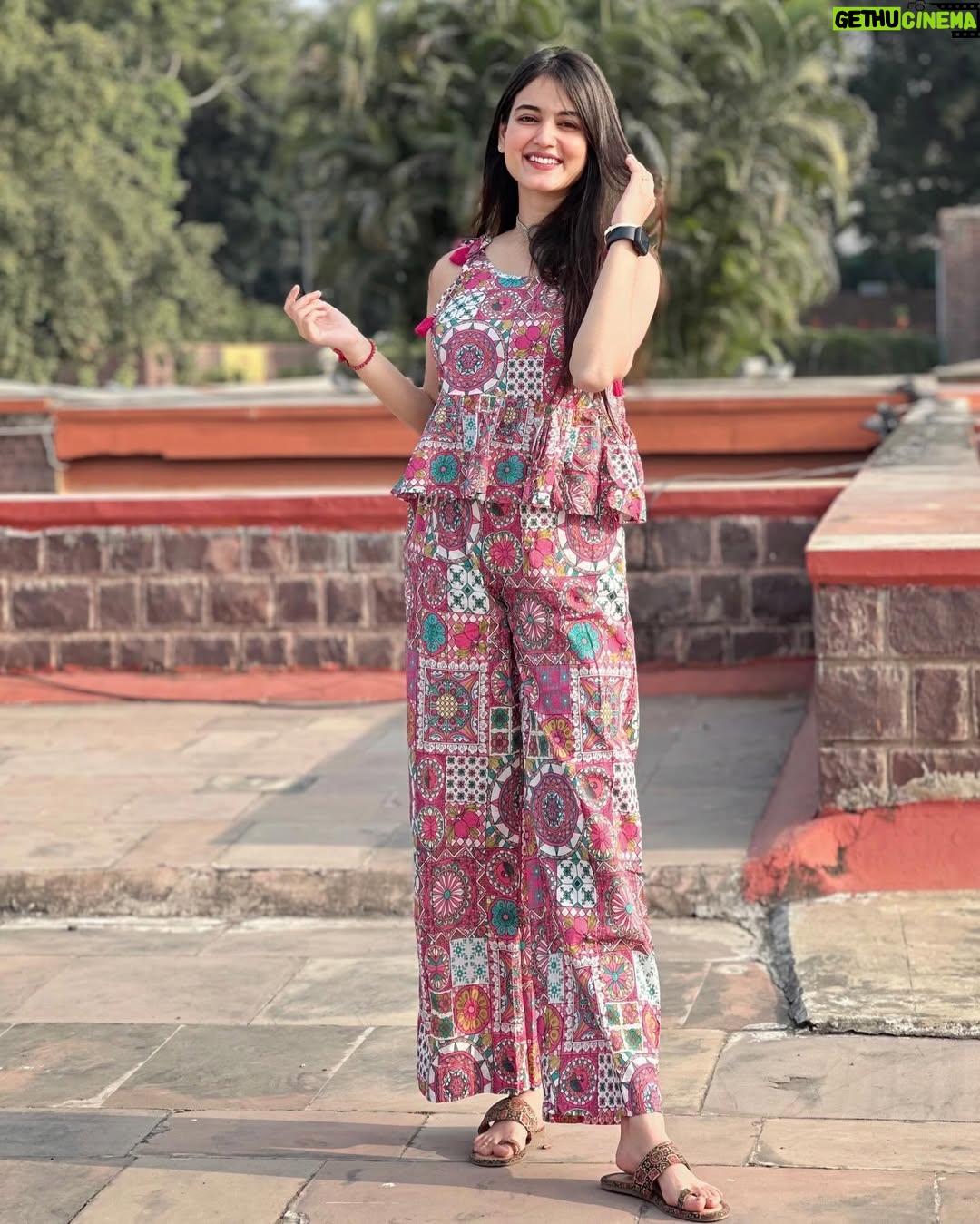 Krati Saini - 296.1K Likes - मेरे लिये तू बरकत का ताबीज़ है💕