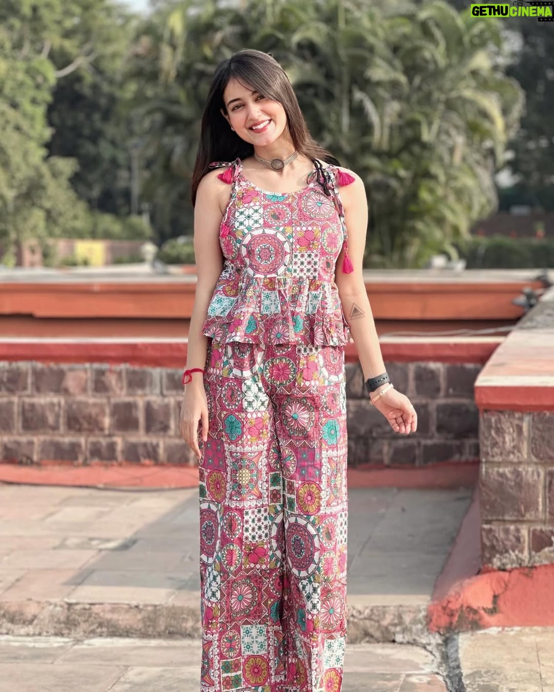 Krati Saini - 296.1K Likes - मेरे लिये तू बरकत का ताबीज़ है💕