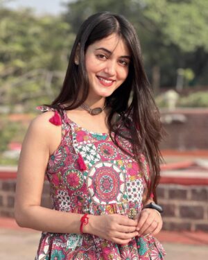 Krati Saini Instagram - मेरे लिये तू बरकत का ताबीज़ है💕