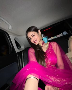 Krati Saini Instagram - 1st or 2nd?🧚🏻♀️💕