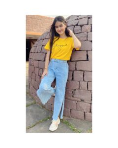 Actress Krati Saini HD Photos and Wallpapers March 2021
