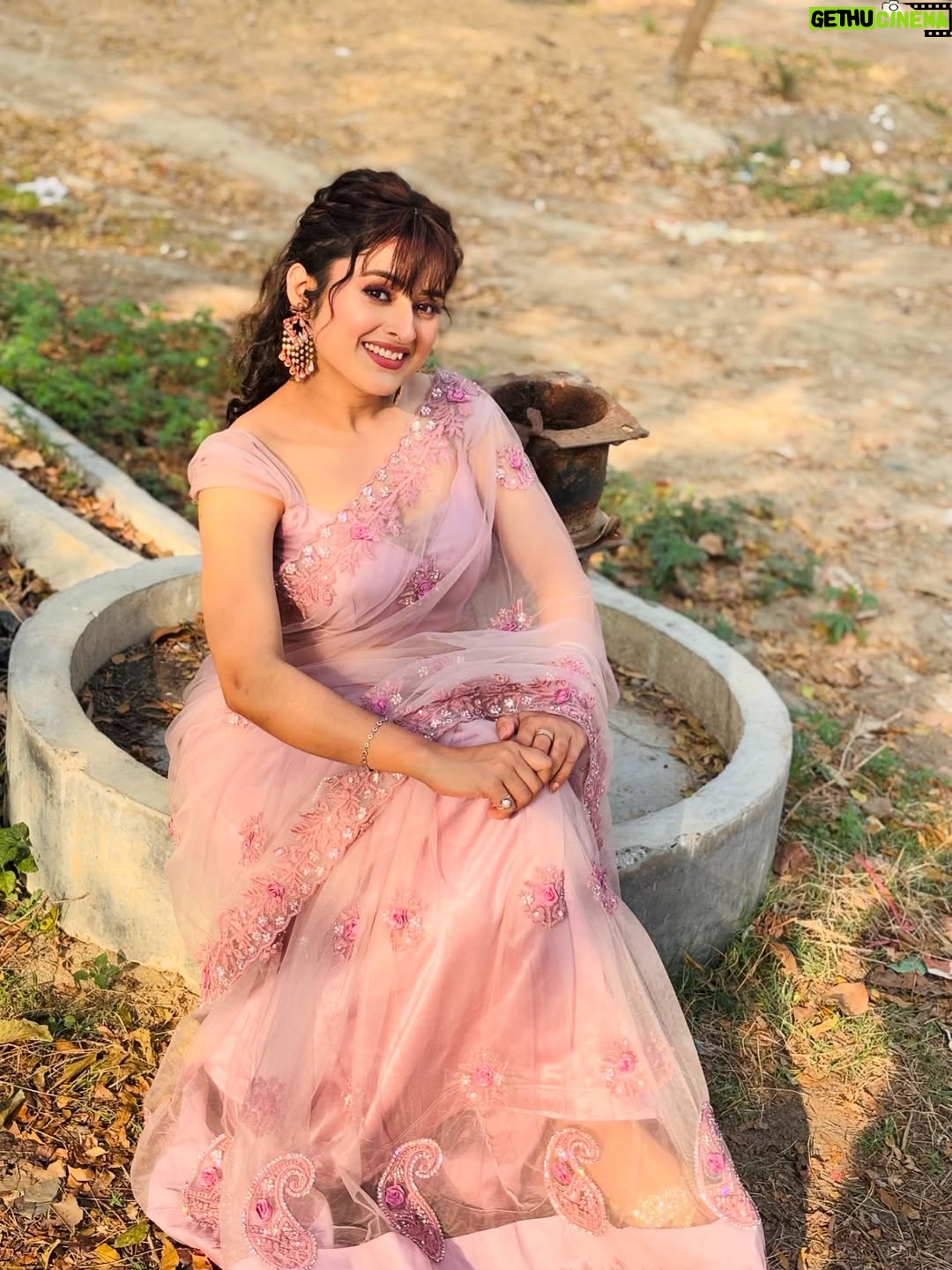 Kratika Agarwal - 32K Likes - Ye song ke lie I think yee saree okay hai comment karke btana ❤️