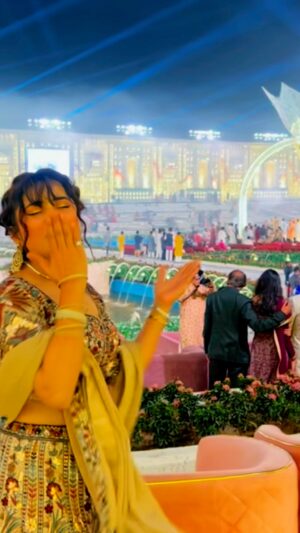 Kratika Agarwal Instagram - It is a matter of pride for me that I got a chance to attend the wedding at Savji Bhai Dholakia's house(richest diamond merchant in 🇮🇳)I felt very happy. This was the biggest wedding of my life.