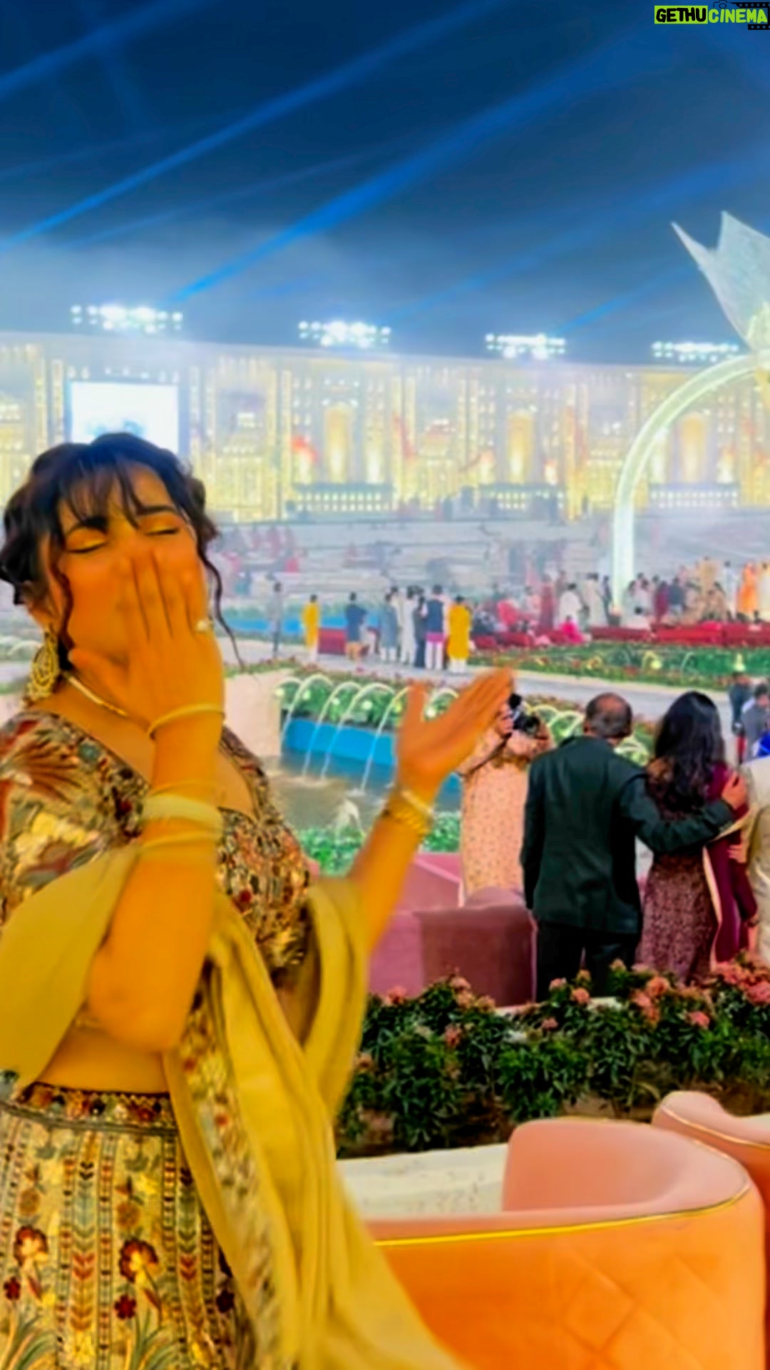 Kratika Agarwal - 43.1K Likes - It is a matter of pride for me that I got a chance to attend the wedding at Savji Bhai Dholakia's house(richest diamond merchant in 🇮🇳)I felt very happy. This was the biggest wedding of my life.