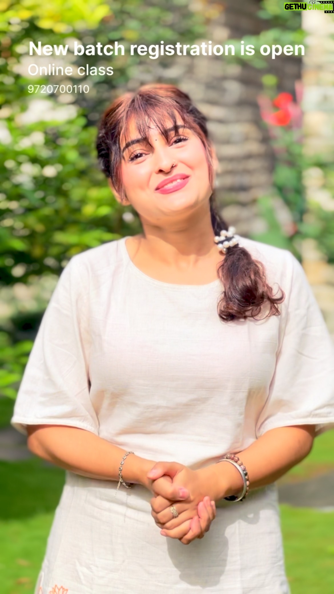Kratika Agarwal - 39.3K Likes - Only WhatsApp on this no ❤️