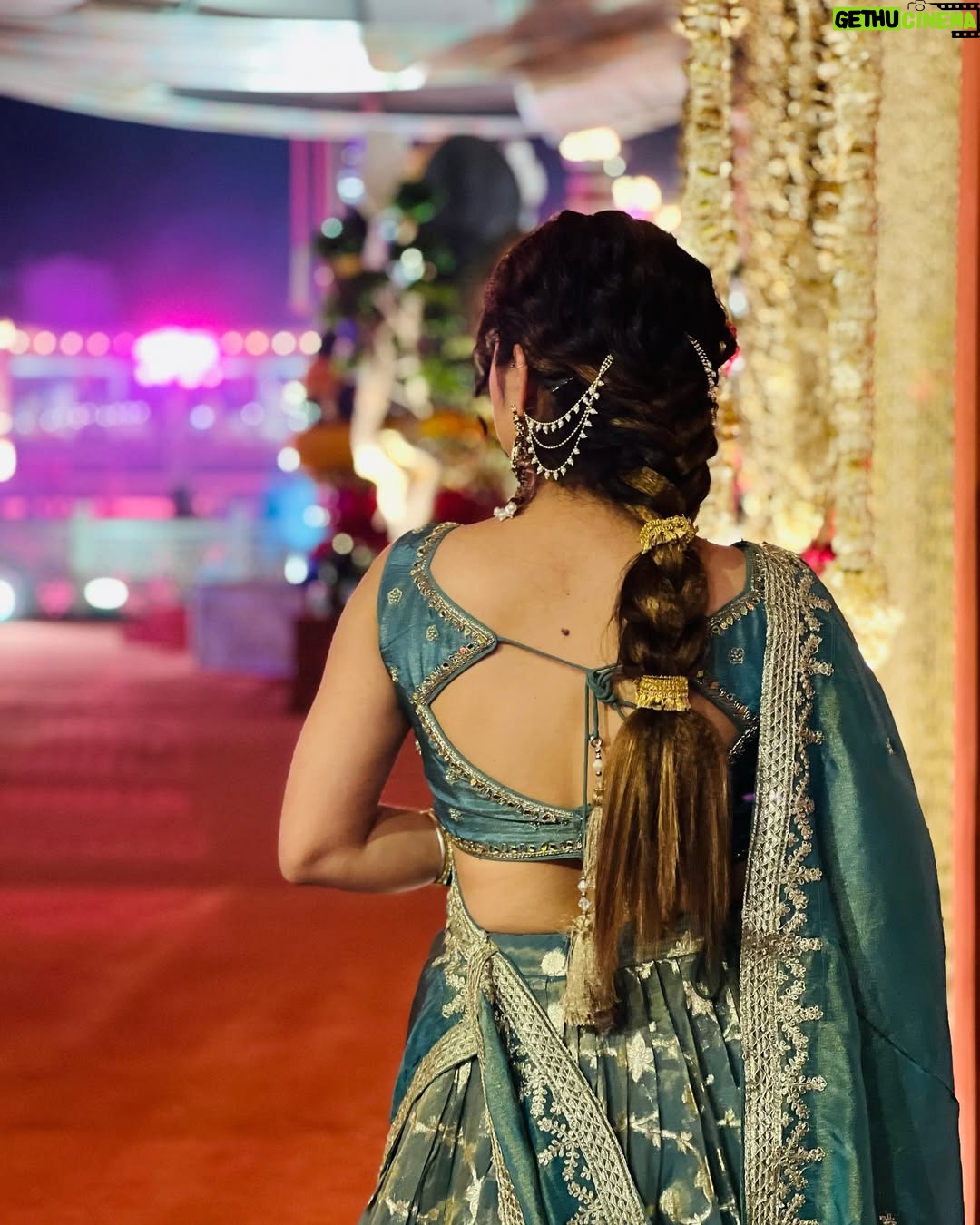 Kratika Agarwal - 30K Likes - Howz d new look Yogiess 😍
It was a wonderful weeding #surat @savjidholakia 
I love to wear lehga choli ❤️
Some pictures is left next week upload kruge Okh 😇
Makeup by- @sundrmbydarshita