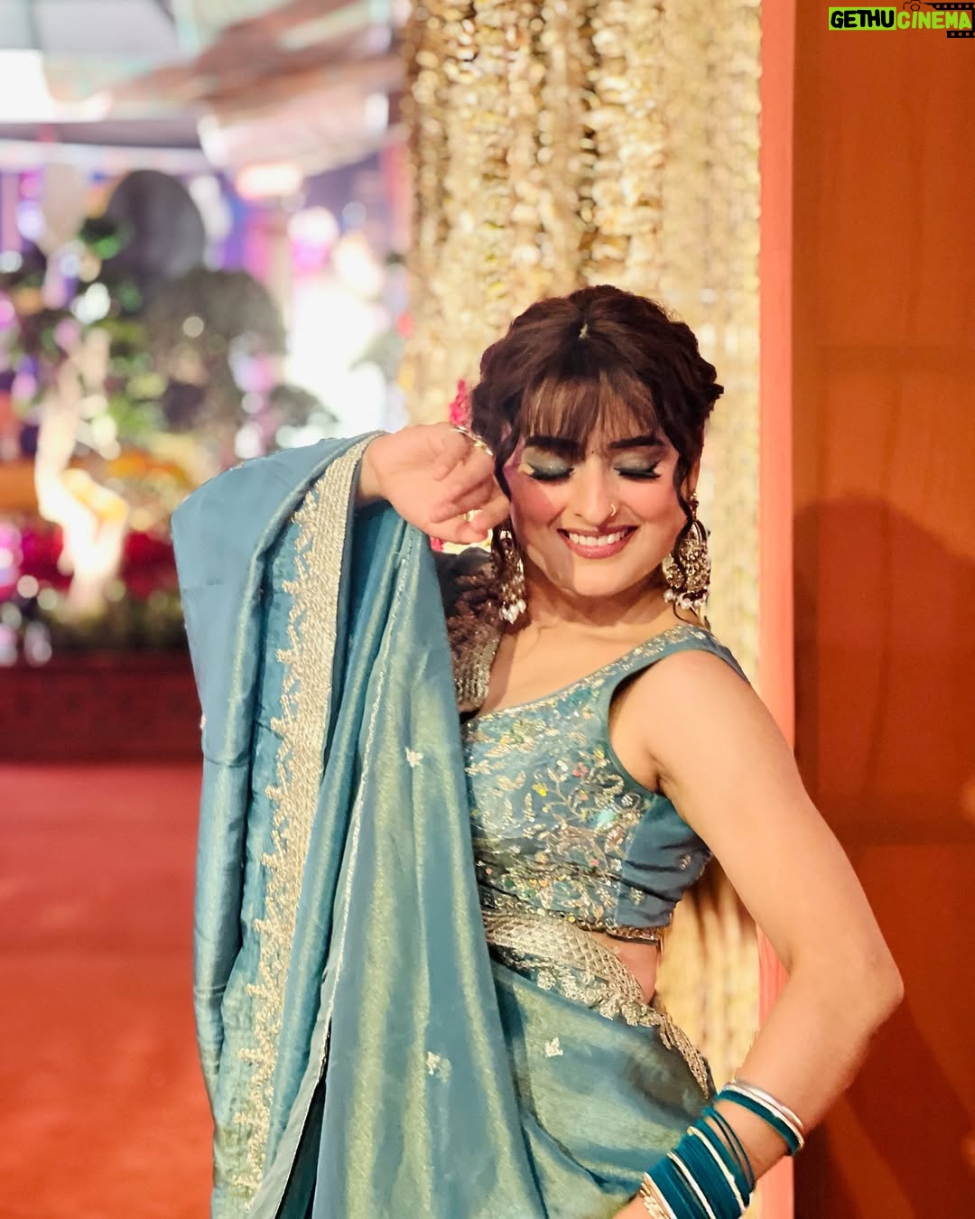 Kratika Agarwal - 30K Likes - Howz d new look Yogiess 😍
It was a wonderful weeding #surat @savjidholakia 
I love to wear lehga choli ❤️
Some pictures is left next week upload kruge Okh 😇
Makeup by- @sundrmbydarshita