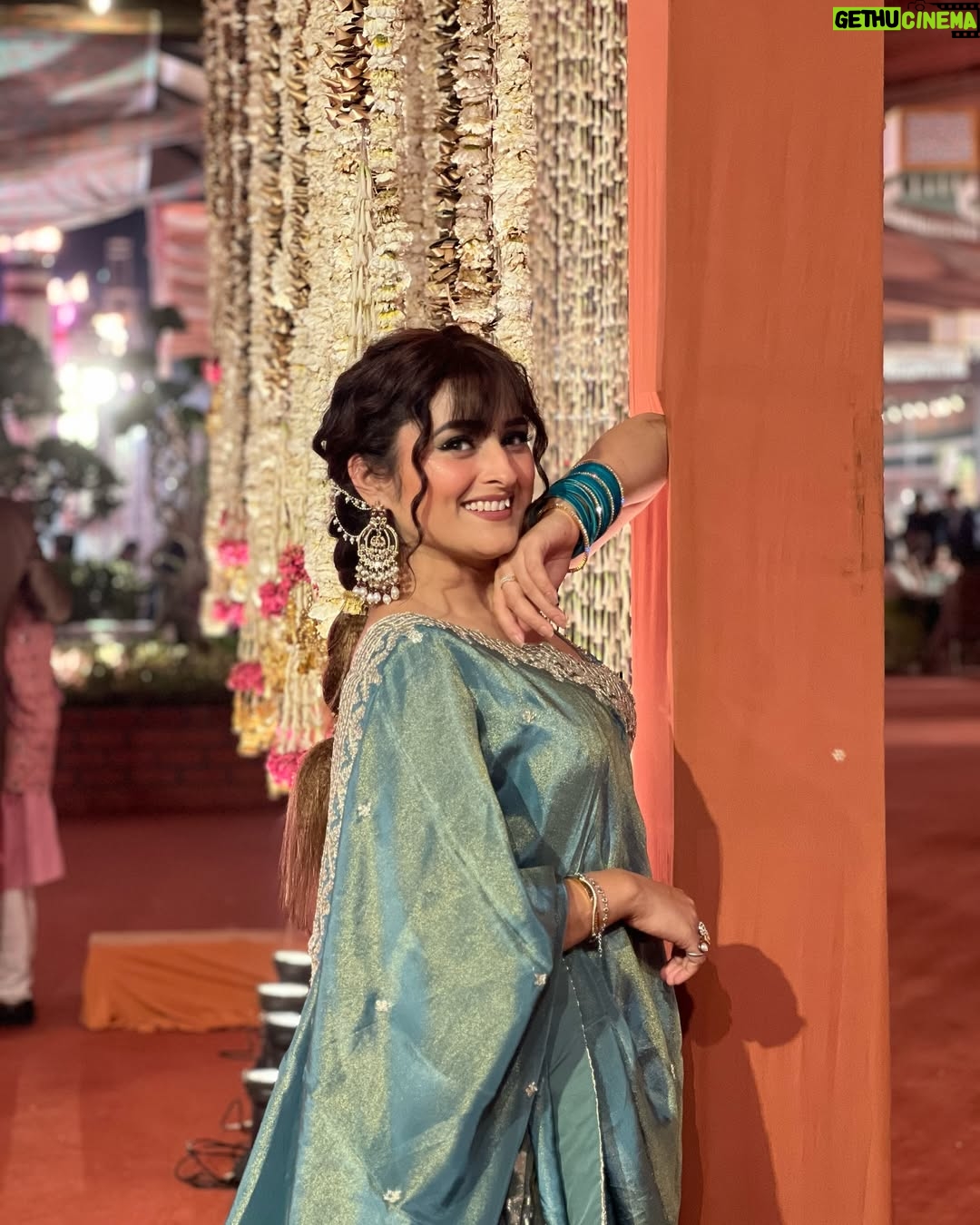 Kratika Agarwal - 30K Likes - Howz d new look Yogiess 😍
It was a wonderful weeding #surat @savjidholakia 
I love to wear lehga choli ❤️
Some pictures is left next week upload kruge Okh 😇
Makeup by- @sundrmbydarshita