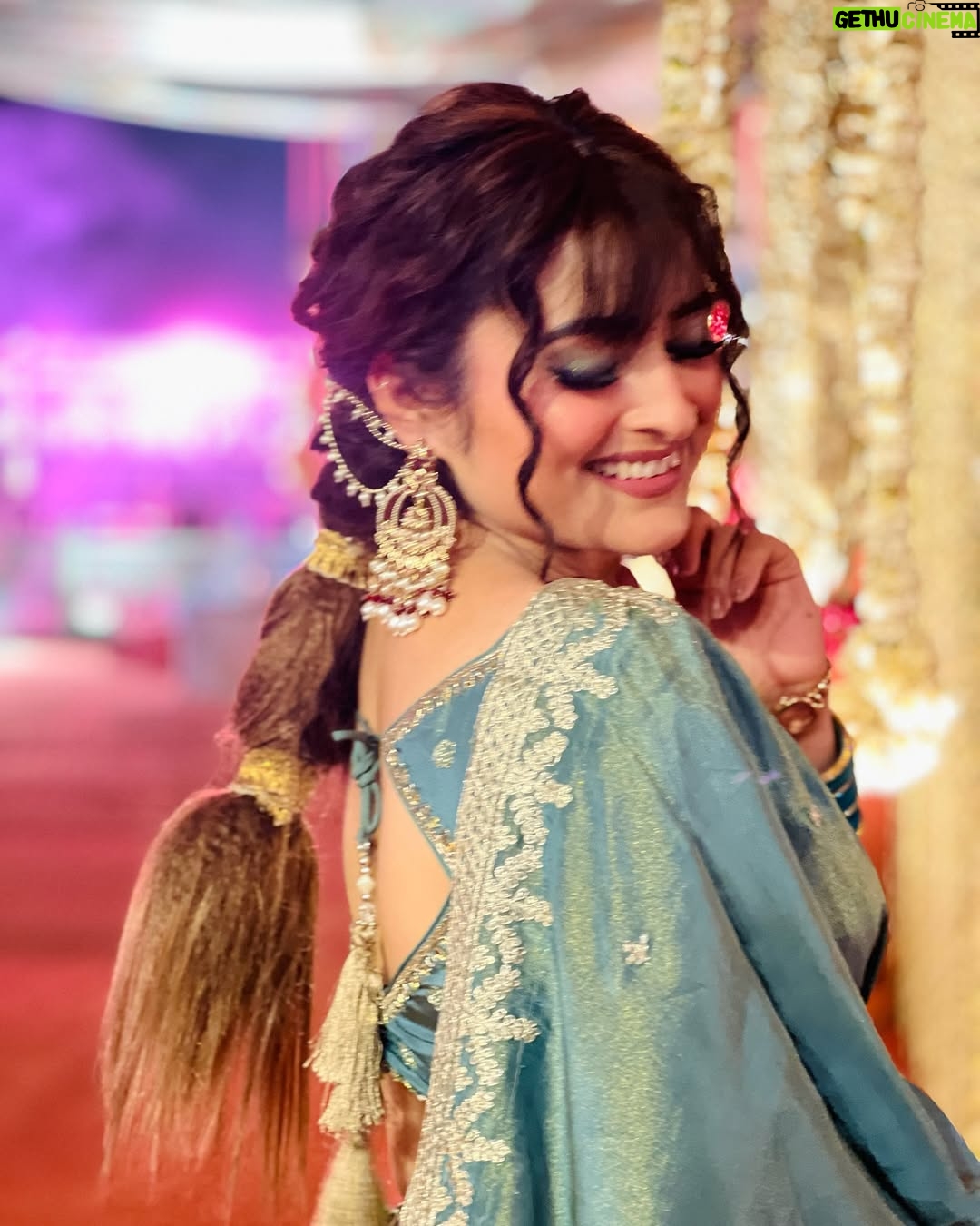 Kratika Agarwal - 30K Likes - Howz d new look Yogiess 😍
It was a wonderful weeding #surat @savjidholakia 
I love to wear lehga choli ❤️
Some pictures is left next week upload kruge Okh 😇
Makeup by- @sundrmbydarshita