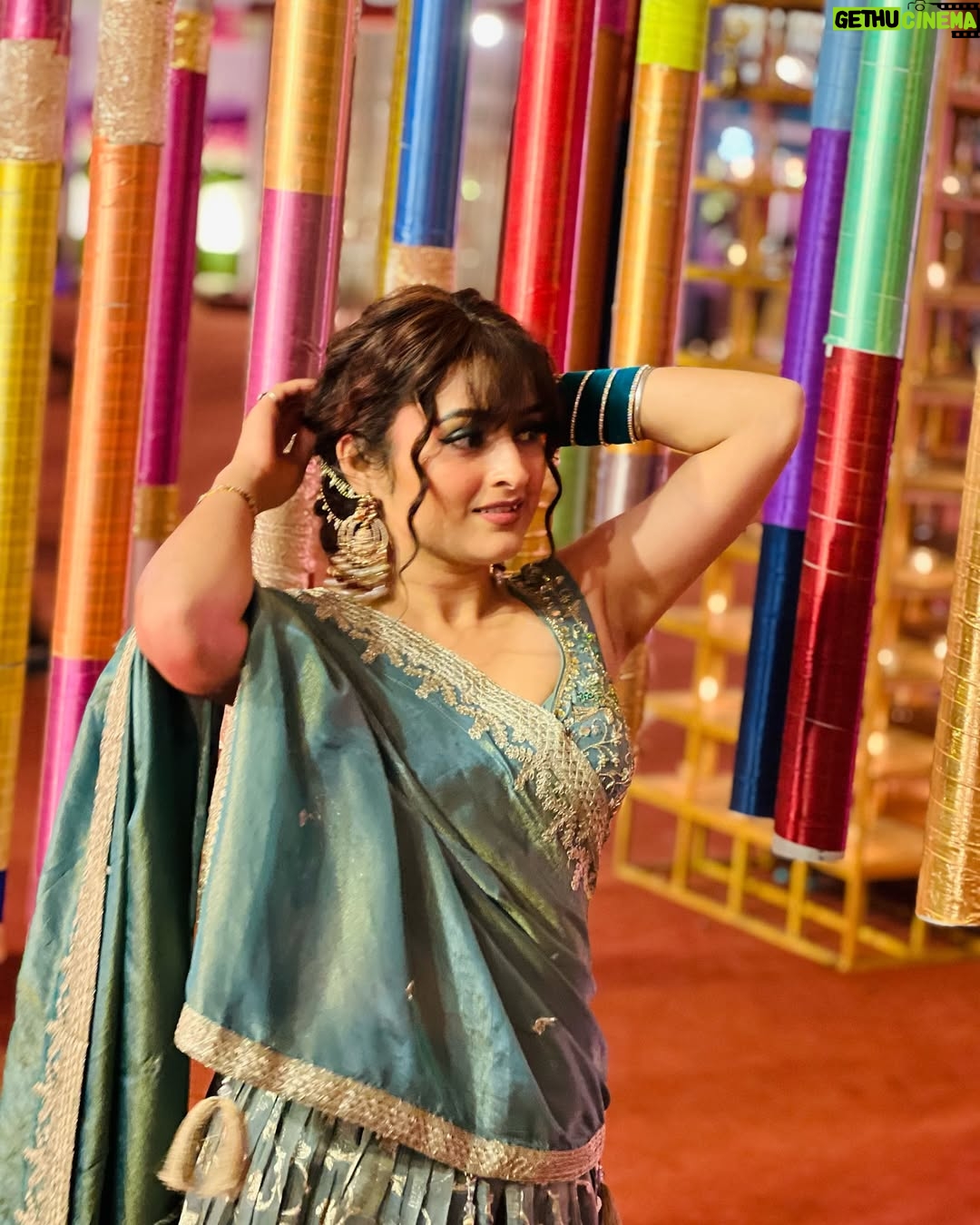 Kratika Agarwal - 30K Likes - Howz d new look Yogiess 😍
It was a wonderful weeding #surat @savjidholakia 
I love to wear lehga choli ❤️
Some pictures is left next week upload kruge Okh 😇
Makeup by- @sundrmbydarshita