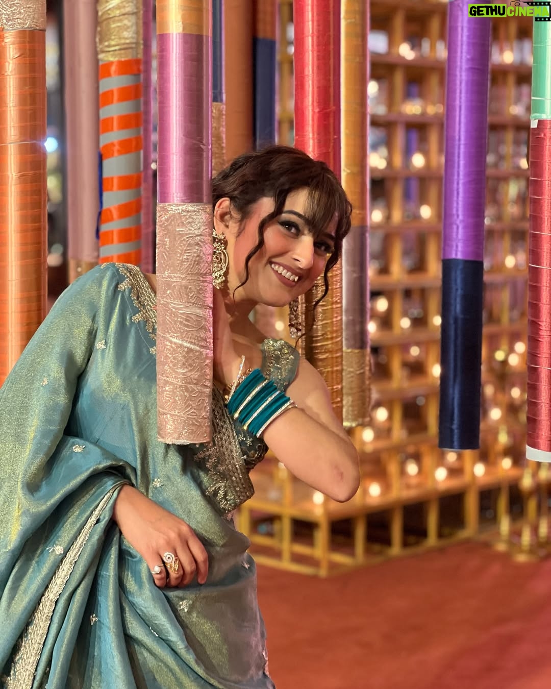 Kratika Agarwal - 30K Likes - Howz d new look Yogiess 😍
It was a wonderful weeding #surat @savjidholakia 
I love to wear lehga choli ❤️
Some pictures is left next week upload kruge Okh 😇
Makeup by- @sundrmbydarshita