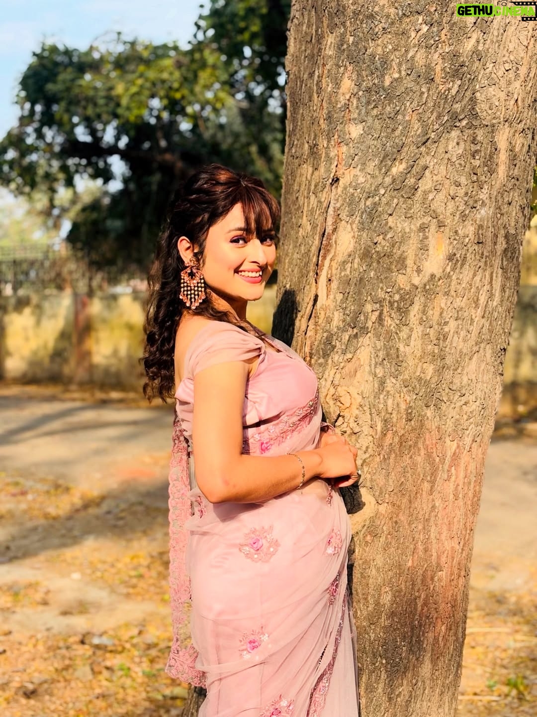 Kratika Agarwal - 32K Likes - Ye song ke lie I think yee saree okay hai comment karke btana ❤️