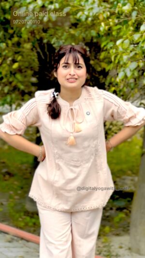 Kratika Agarwal Instagram - Jaisa mai bolenge waisa karna hi pdege 😂😂