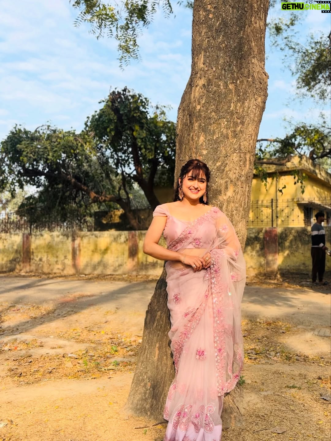 Kratika Agarwal - 32K Likes - Ye song ke lie I think yee saree okay hai comment karke btana ❤️