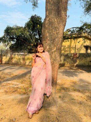 Kratika Agarwal Instagram - Ye song ke lie I think yee saree okay hai comment karke btana ❤️
