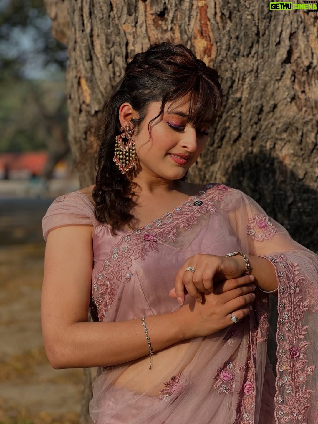 Kratika Agarwal - 32K Likes - Ye song ke lie I think yee saree okay hai comment karke btana ❤️