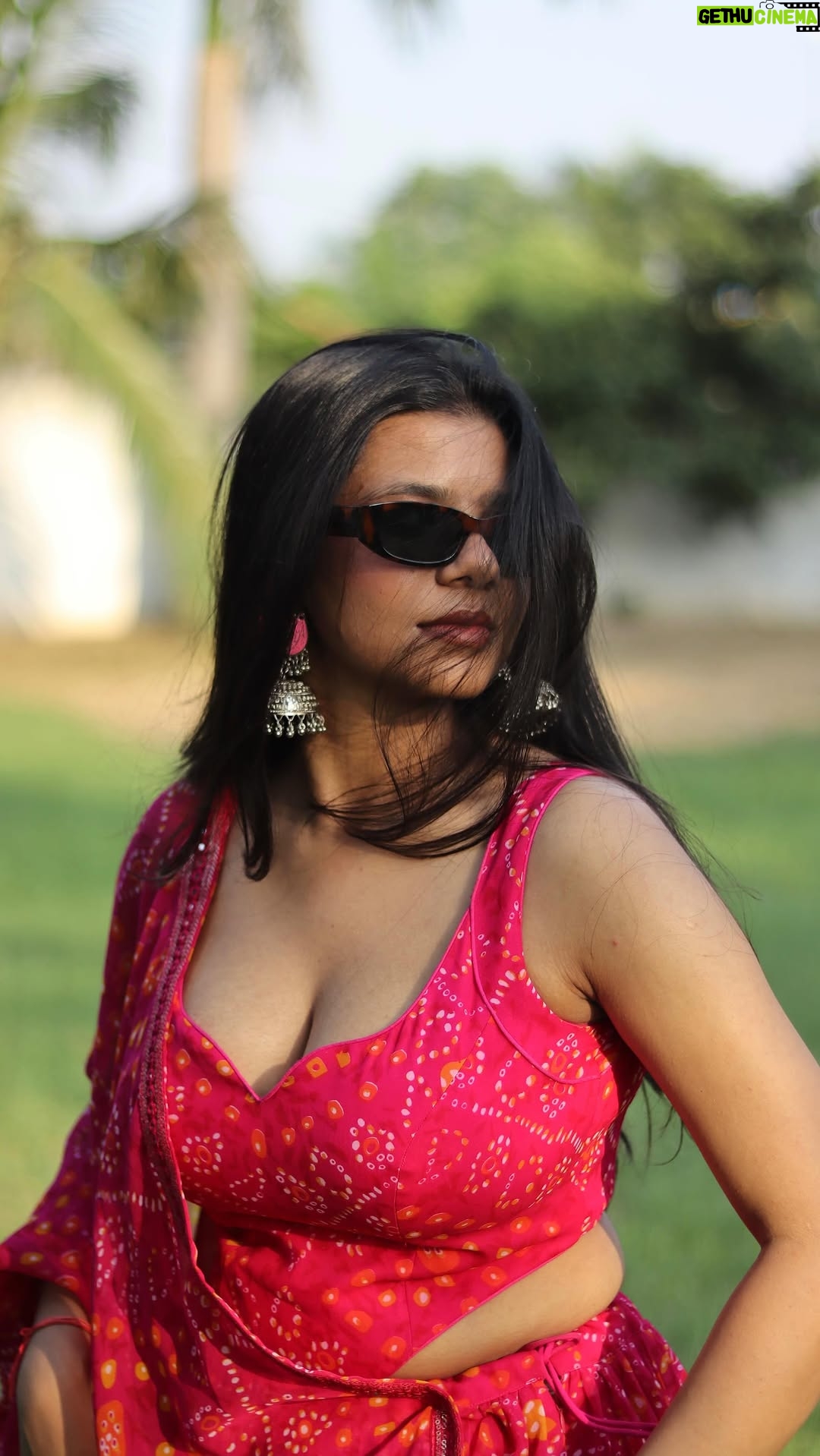Kresnaa - 887 Likes - 💕🦚✨

(Navratri bindi looks, bindi hacks, Navratri transitions, gujju girls, Navratri nights, garba, brown girl, Navratri 2025, transition reels, traditionals, transitions, gujju reels)