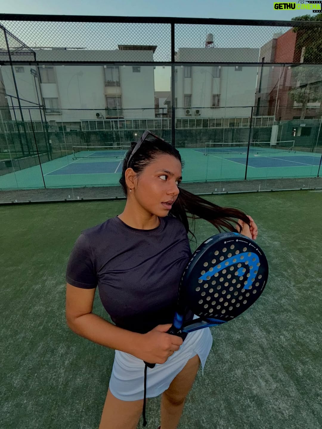 Kresnaa - 1K Likes - not just playing—dominating 🎾👟

📍 @athletesarenavadodara