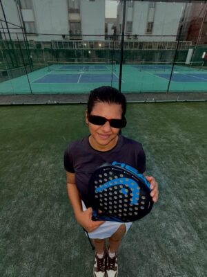 Kresnaa Instagram - not just playing—dominating 🎾👟
📍 @athletesarenavadodara