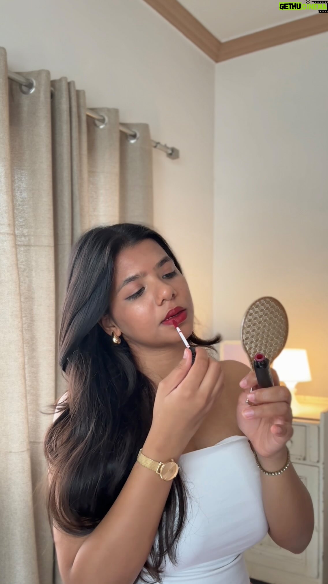 Kresnaa - 2.5K Likes - If you’re my Shade Twin, these are your new go-to lip picks✨

@lakmeindia truly nailed the textures — hydrating, plush, weightless, and skin-tone flattering🤌🏼

My top two:

~ “Boardroom Blush” from the @lakmeindia 9to5 Hya Matte range 💕

~ “Love Me Red” from the Xtraordinary lip mousse range ❤️

Subtle. Sophisticated. Skintone approved✨

Find them now on @myntrabeauty 
Comment “LINK” to shop 🤍

#MyntraBeauty #MyntraBeautyXLakme #LakmeIndia #ShadeTwins #LipstickDay #ad