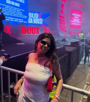 Kresnaa Instagram - you know, itās going to be iconic when itās BUDXNBA nightš„
@budweiserindia @nba @nbaindia
#BUDXNBAHOUSE
#NBAHOUSE #NBAINDIA
#BUDX #BUDWEISERINDIA
#lifeinyourdistrict.