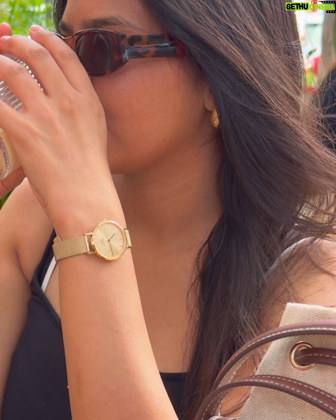 Kresnaa - 605 Likes - One watch. Every moment. All day.
Obsessing over my @danielwellington ⏱️✨

Use code “Kresnaa15” for your next pick at exclusive stores & on website to get 15% off !

#ad #danielwellington #dwindia