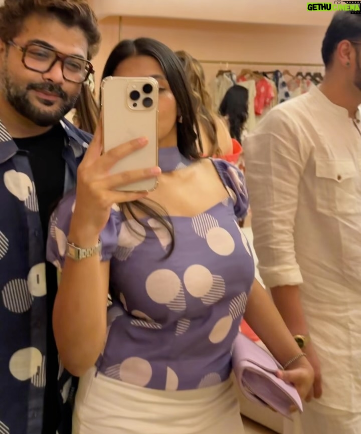 Kresnaa - 881 Likes - gonna be cliché and say wear your polka dots for the season :)