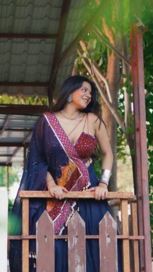 Kresnaa Instagram - Navratri is incomplete without with banger song by Falguni ✨✨ 

surreal 🤍 

wearing: @_vulcal_ 
📸: @aaditya.jpeg @sahildixit07 

[Navratri, Chaniya Choli, Ghagra, Lehenga, Navratri inspiration, hair inspo, Falguni Pathak, iphone17, garba traditional fit, garba grwm]