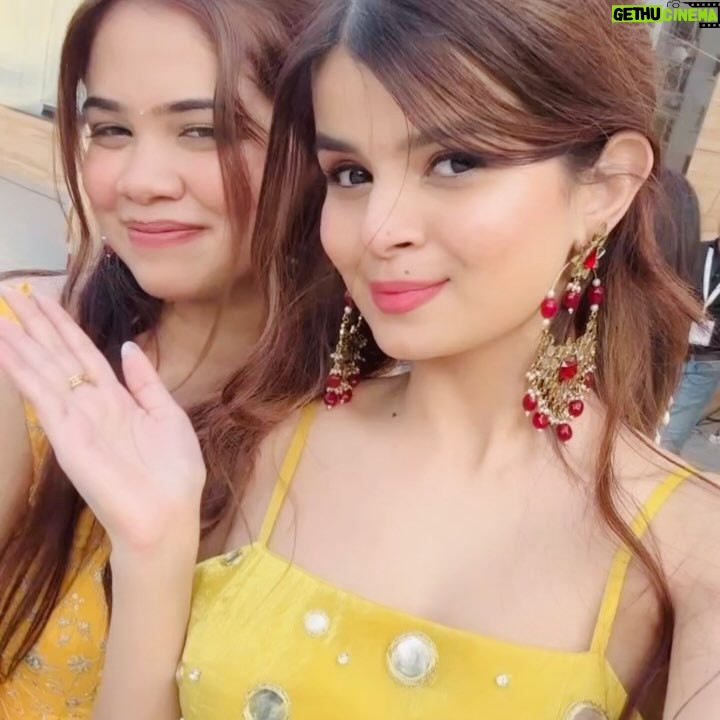 Krutika Ojha - 97.8K Likes - Mortal Ki Haldi ✨💛
#S8UL

👗 - @ordinaree.in