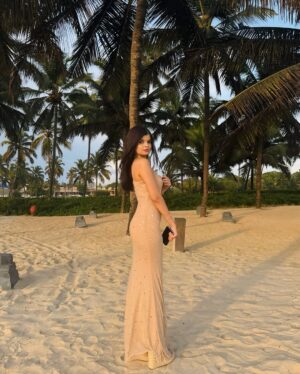 Krutika Ojha Instagram - ☀️🌊🌴✨🌻