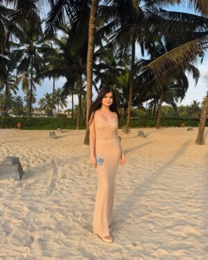 Krutika Ojha Instagram - ☀️🌊🌴✨🌻