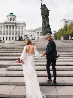 Ksenia Sobchak Instagram - У меня была самая красивая и веселая свадьба с самым лучшим мужчиной во Вселенной. 6- летняя годовщина почему-то называется «чугунной» , но никакого «чугуна» я не чувствую , только легкость и счастье ❤️