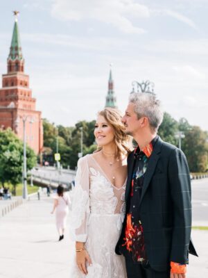 Ksenia Sobchak Instagram - У меня была самая красивая и веселая свадьба с самым лучшим мужчиной во Вселенной. 6- летняя годовщина почему-то называется «чугунной» , но никакого «чугуна» я не чувствую , только легкость и счастье ❤️