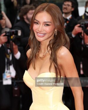 Kylie Verzosa Instagram - Such a dream to walk for L’Oréal Paris @lorealparis at the Cannes Film Festival 💛☀️
Jewelry: @tiffanyandco
Dress: @markbumgarner
Glam: @lorealparis
#LOrealParisCannes #LightsOnWomen #LorealParisPartner #makeup #WorthIt #Cannes2025 #Cannesfilmfestival2025