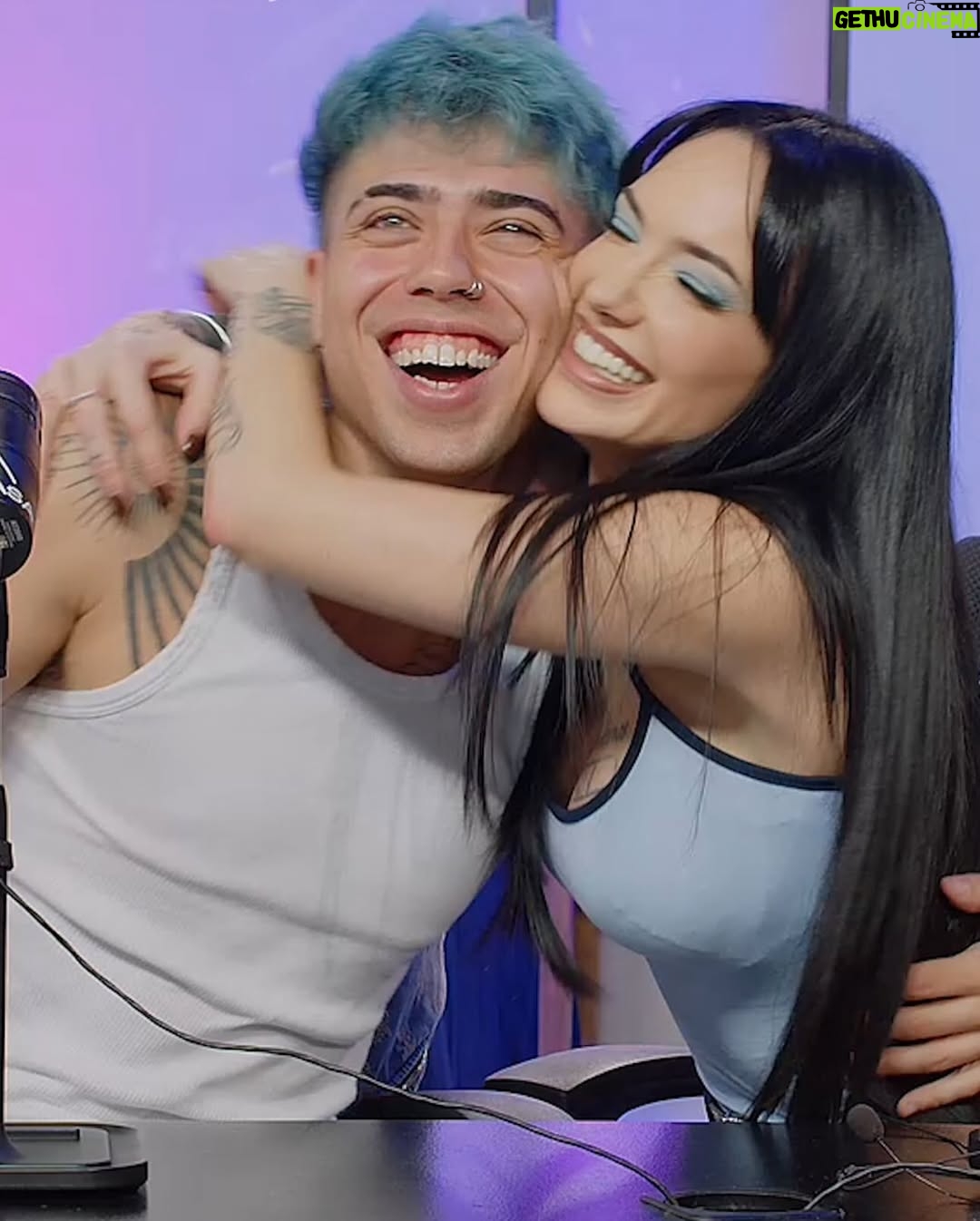 La Joaqui - 682.2K Likes - Hace un año que está preciosura de hombre se volvió mi novio. 
 La cantidad de amor, recuerdos y risas que me depositaste estos 365 días juntos, me hacen dar cuenta que siempre fuiste vos. 
 Un día llegaste y te pareces a todo lo que siempre quise que fuera el amor, no creo que jamás vayas a dimensionar lo mucho que me arreglaste el alma ❣️