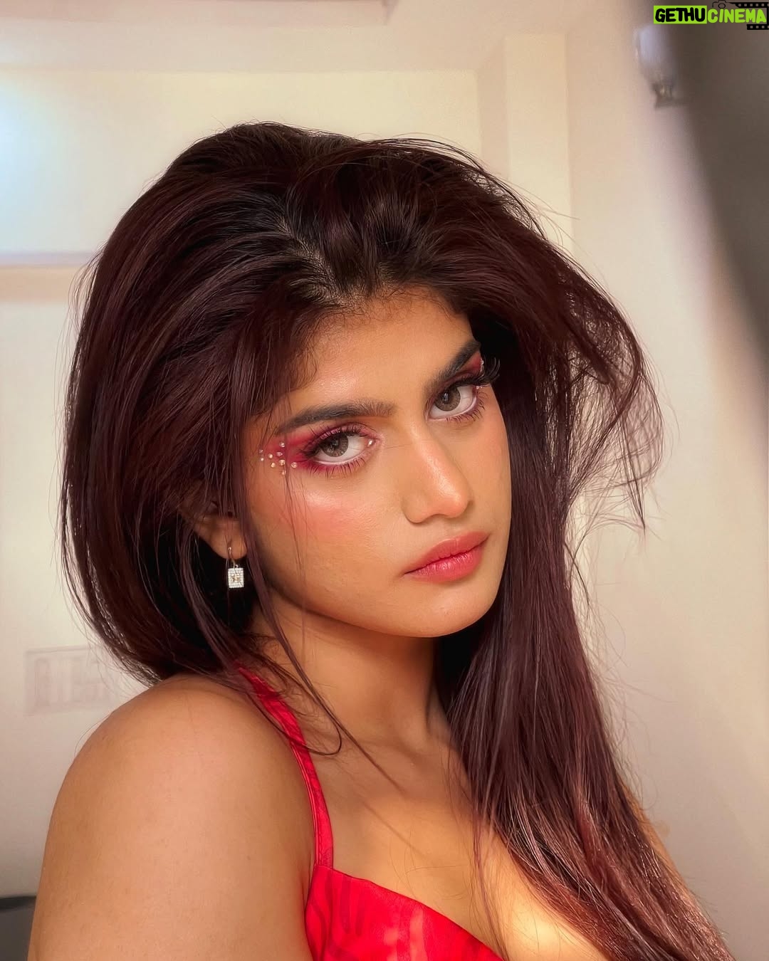 Laakshi Pathak - 104.1K Likes - Shine a little light on me ✨