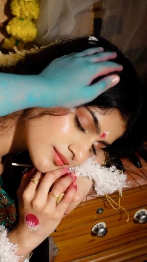 Laakshi Pathak Instagram - “Wherever he is, whomever he is with, He is still with me” ❤️🦚✨
.
Makeup and concept inspired by @tamannaahspeaks ‘s recent collaboration with @toraniofficial 
#krishna #janmashtami #janmashtamispecial