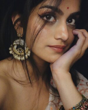 Laakshi Pathak Instagram - Isi jhoomar ke neeche milegi ShantiPriya ki laash 🧟‍♀️