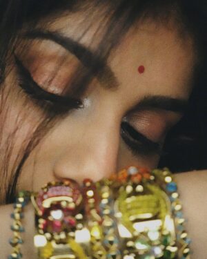 Laakshi Pathak Instagram - Isi jhoomar ke neeche milegi ShantiPriya ki laash 🧟‍♀️