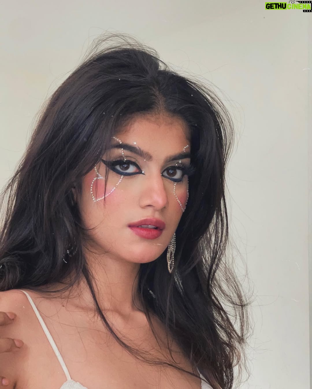 Laakshi Pathak - 113.7K Likes - 🦋