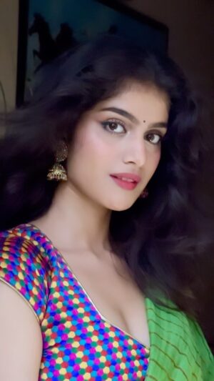 Laakshi Pathak Instagram - Rasiya ✨

Products used:
@smashboxindia halo tinted moisturiser 
@hudabeauty faux filter concealer
@bobbibrownindia blush in apricot 
@hudabeauty easy bake setting powder in pound cake
@milanicosmetics gilded coast pallete
@elfcosmetics on the go cheeky glow highlighter and blush duo in peach
@benefitindia bad girl bang mascara
@maybelline ultimate matte lipstick in more rust